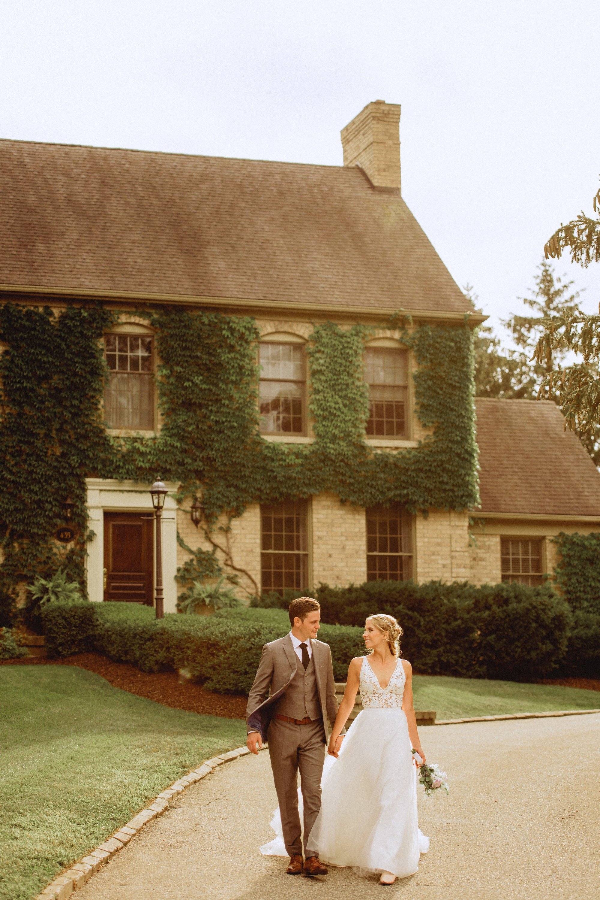 carousel-hero-element image-0